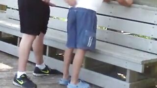 Abuelo y gordito: sexo público con maduros amateurs
