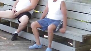 Abuelo y gordito: sexo público con maduros amateurs