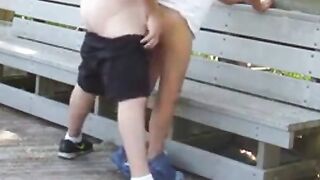 Abuelo y gordito: sexo público con maduros amateurs