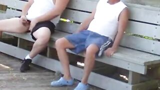Abuelo y gordito: sexo público con maduros amateurs