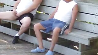 Abuelo y gordito: sexo público con maduros amateurs