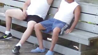 Abuelo y gordito: sexo público con maduros amateurs