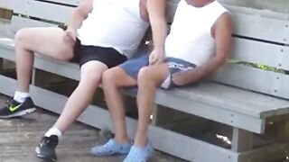 Abuelo y gordito: sexo público con maduros amateurs