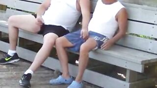 Abuelo y gordito: sexo público con maduros amateurs