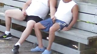 Abuelo y gordito: sexo público con maduros amateurs
