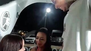 Realizei minha fantasia sexual num barco com um marinheiro em um ménage intenso.
