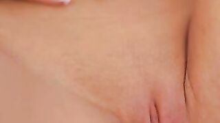 Teen toys twat to geet orgasm