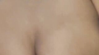 A mulher faz um boquete até receber a ejaculação na boca, vídeo pornô quente!