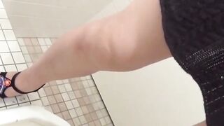 Japanese girls unaware of being filmed while they are peeing
