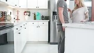 Stepsister's Dirty Little Secret - Step-Mother Leaves Her Vibrator In The Diswasher