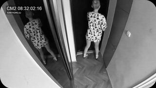 Concealed camera - fiance blown the postman while hubby inside