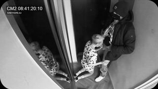 Concealed camera - fiance blown the postman while hubby inside