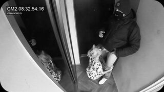 Concealed camera - fiance blown the postman while hubby inside