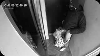 Concealed camera - fiance blown the postman while hubby inside