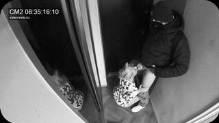 Concealed camera - fiance blown the postman while hubby inside