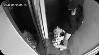 Concealed camera - fiance blown the postman while hubby inside