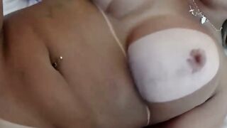 Sabrina Rabanne, uma loira peituda, transando com muito tesão em uma produção