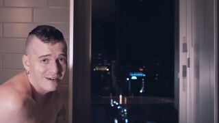 Axel Abysse tubs it solo cramming fists deep for self wrecking fun