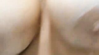 Emanuelly Raquel oferece sexo virtual oral intenso com corpo exuberante em cena