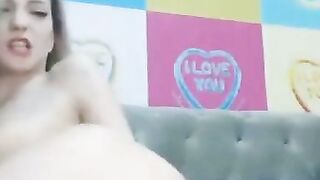 Sexy Babe Fucks Her Thick Toy Like a Total Pro