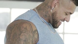 Zak Bishop gets physical and hole training from muscular Fitness Papi