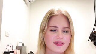Solo Sweetie Swings Her Hair Hands Blonde Edition