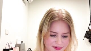 Solo Sweetie Swings Her Hair Hands Blonde Edition