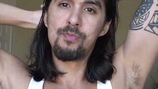 Stud teases with his hairy armpits before wanking on his dick