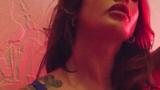 Curvy MILF with hairy pussy Keisha Grey exposes body for Playboy