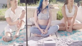 Sexy Gisele Blanco and Jewelz Blu share deepthroat duties on their fucker