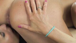 Teen hottie Daisy Lee seduces and licks granny Mariana