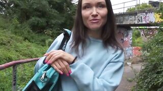 Outdoor Quickie Blowjob - Stranger Paid For A Hot Babe's Sexual Services