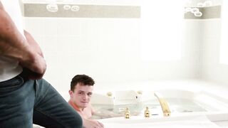 Muscle Daddy Jay Strkyer Fucks Hunk in Bathtub - Gay Muscles Bear