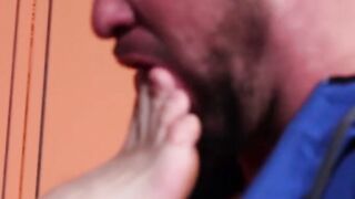 Hairy Bear Jerks Off While Worshipping Foot Fetish Goddess