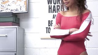 Sarah-Lance Gets Her Mouth Filled With A Huge Load Of Hot Semen