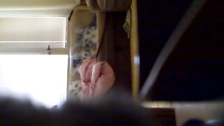 Voyeur mature woman humping and masturbating on the bed