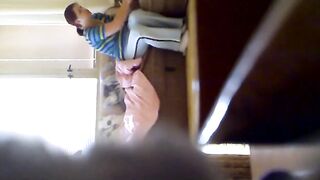 Voyeur mature woman humping and masturbating on the bed