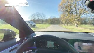 Lara Public voll in die Fresse gespritzt