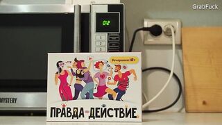 Всем внимание. Настольные игры доводят до настольного секса