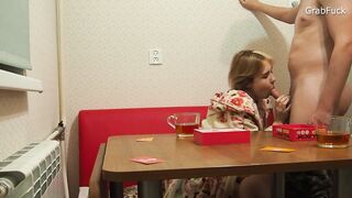 Всем внимание. Настольные игры доводят до настольного секса