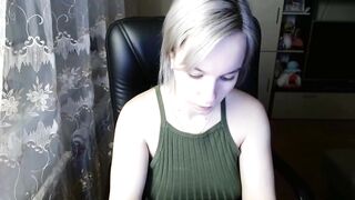 Huge Boobies Curvy 18 year old Yo myfreecam