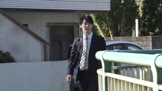 旦那が一服している短い時間で、義理の息子に毎日10発以上中出しされています…。　瀬戸奈々子