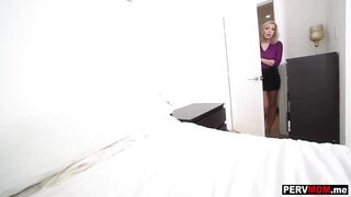 Vagina licking lessons from my old cougar stepmom Sophia Deluxe
