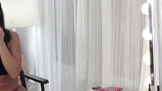 Muscular Guy Makes Brunette MILF Dolce Morena Squirt