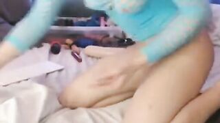 Solo Webcam Girl Shows Off Her Anal Plug