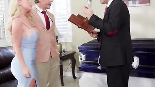 Big-Titty Babe Savannah Bond in Threesome - POV Blowjob & Creampie