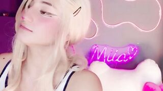 Blondie's Sex Toy Adventure - Solo Female Orgasm with Camgirl