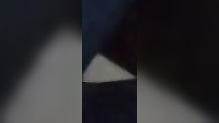 un baiat care e a ejagulat sperma la uni barbat pe scaun in nalt de bar