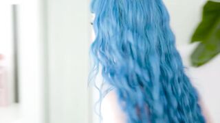 Roommates Gizelle Blanco and Jewelz Blu made their slits kiss each other