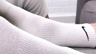Gorgeous jock Tyler French destressed by Thoms feet worship